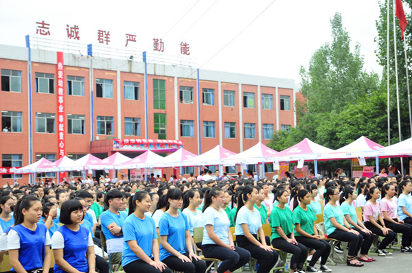 [/p成都華夏旅游學(xué)校]新浪網(wǎng)：幼教畢業(yè)生搶手100多家幼兒園進(jìn)校招聘老師，成都華夏旅游商務(wù)學(xué)校