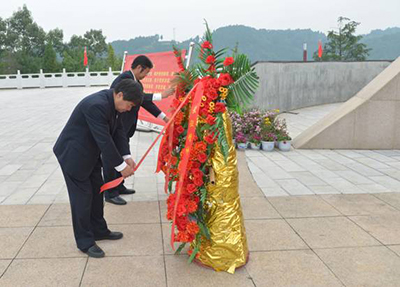 獻(xiàn)花圈