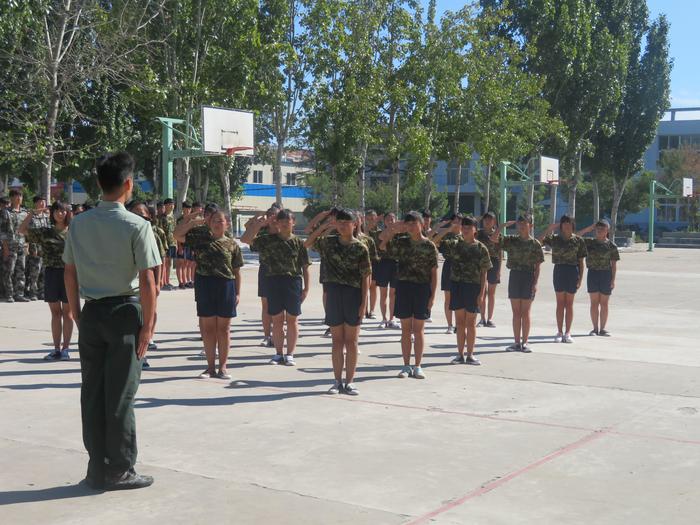 綠花開校園——山東兗礦技師學(xué)院電力部實行準(zhǔn)軍事化管理