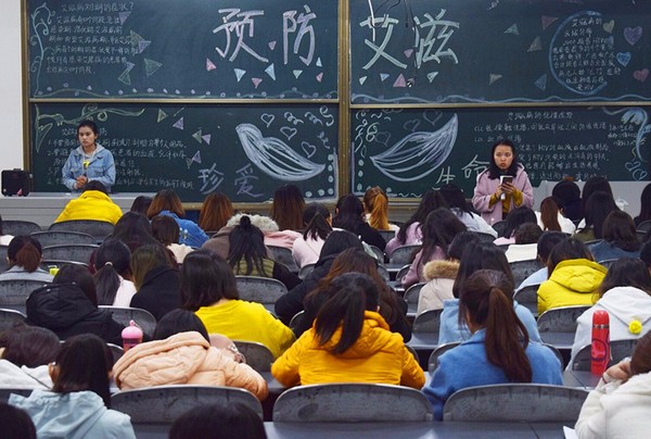 四川幼兒師范高等專(zhuān)科學(xué)校學(xué)費(fèi)及收費(fèi)標(biāo)準(zhǔn)