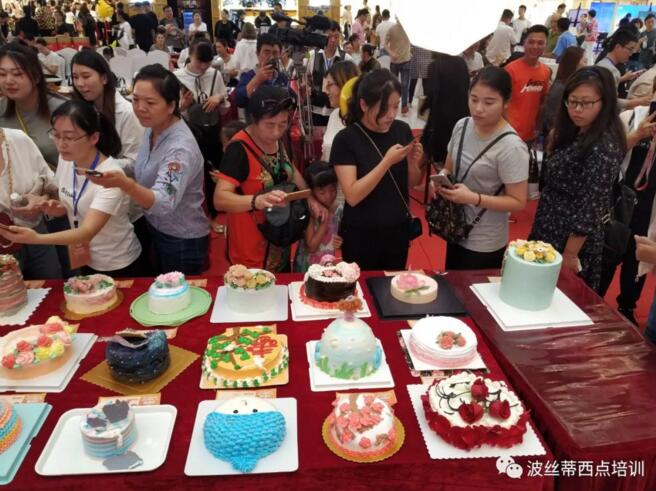 2018“波絲蒂杯”西點(diǎn)創(chuàng)新大賽作品義賣捐贈扶貧