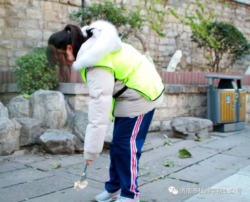 濟南市技師學院信息工程學院組織志愿者參加“無痕中國環(huán)境公益課堂”活動！