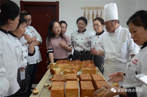 學技能擦亮眼，波絲蒂西點培訓學校成為芝罘區(qū)首批復課的職業(yè)技能培訓機構(gòu)