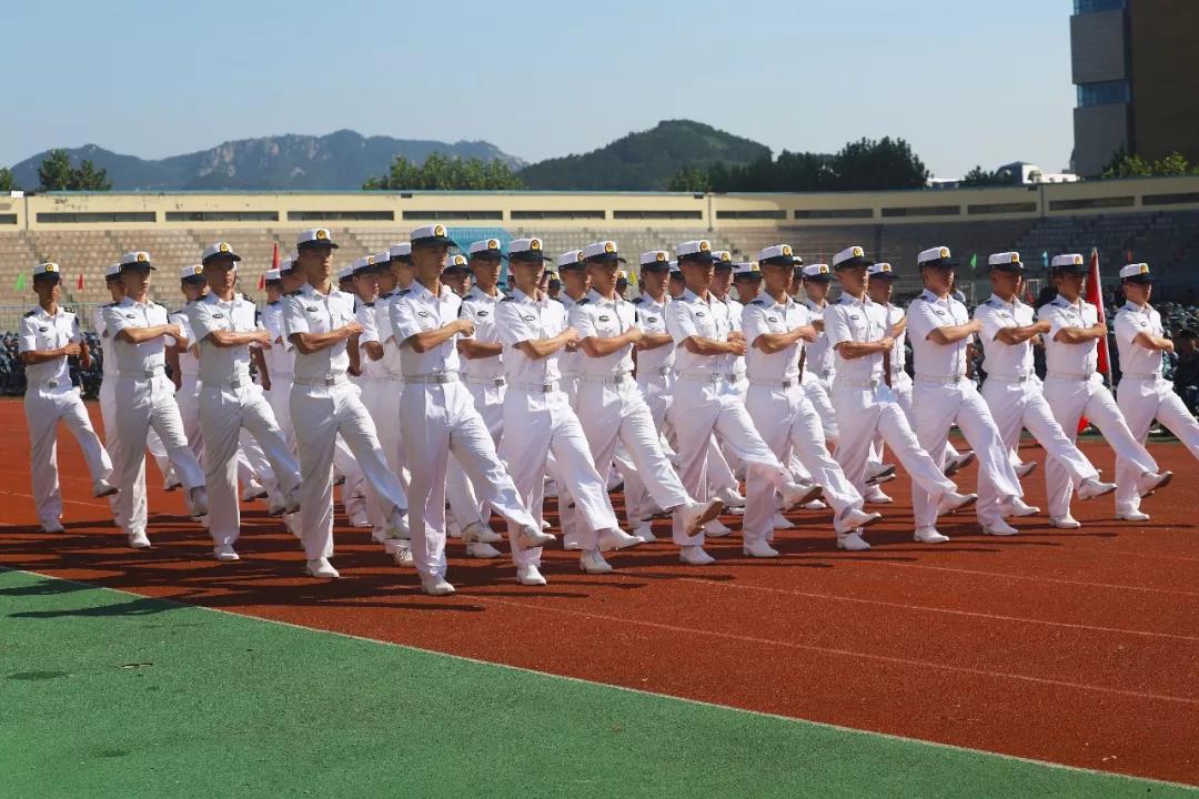 青島恒星職業(yè)技術(shù)學(xué)院2018級(jí)新生軍訓(xùn)吹響集結(jié)號(hào)