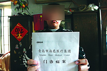 中學(xué)生做眼保健操時(shí)撿書被班主任打傷