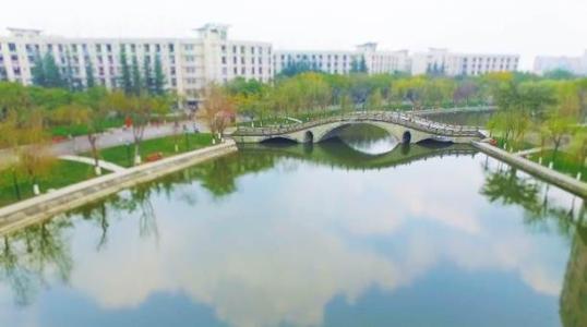 成都大學的校園全景