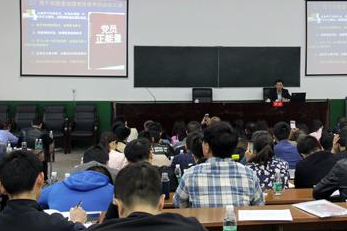 2020年大學(xué)生入黨積極分子思想?yún)R報3000字（兩篇）