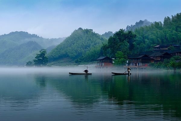 武漢城市職業(yè)學(xué)院星?？蒲袌F(tuán)隊(duì)斬獲全國(guó)高校十佳“優(yōu)秀工業(yè)設(shè)計(jì)獎(jiǎng)”