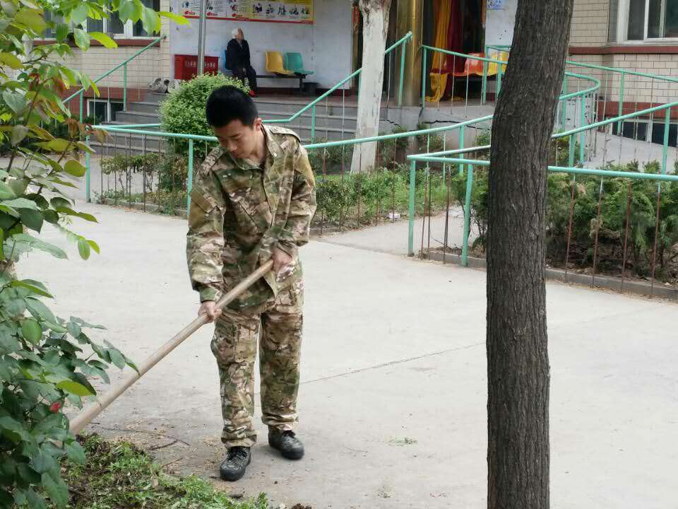 軍校職教學(xué)院的同學(xué)們赴敬老院做義工