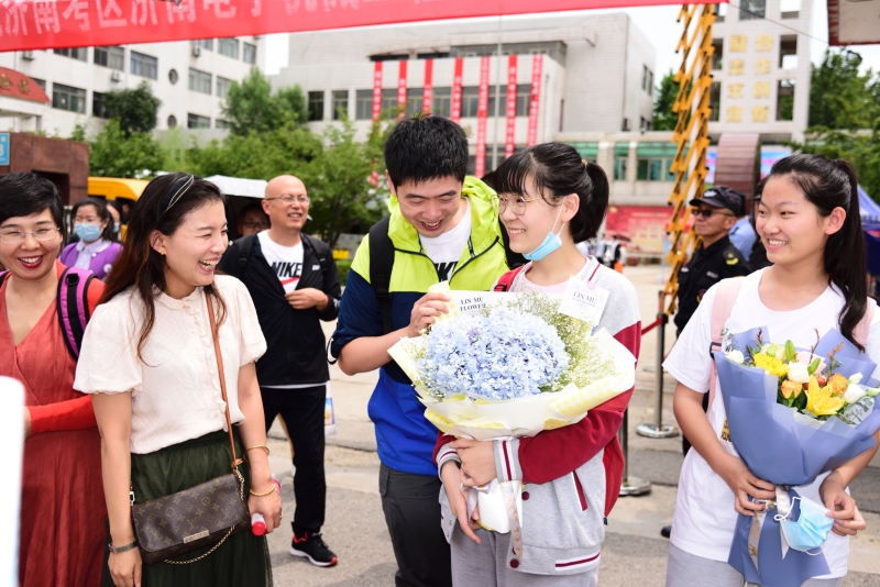 “鮮花與掌聲屬于你們”濟(jì)南電子機(jī)械工程學(xué)校完成中考初三考試工作