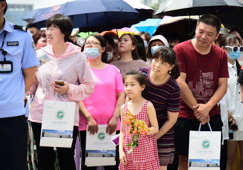 “鮮花與掌聲屬于你們”濟(jì)南電子機(jī)械工程學(xué)校完成中考初三考試工作